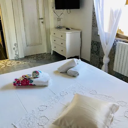 Domo All'antico Borgo Guest house